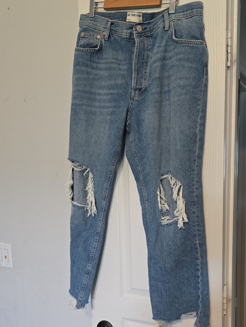 We The Free Light Blue Distressed Boyfriend Jeans Size 30